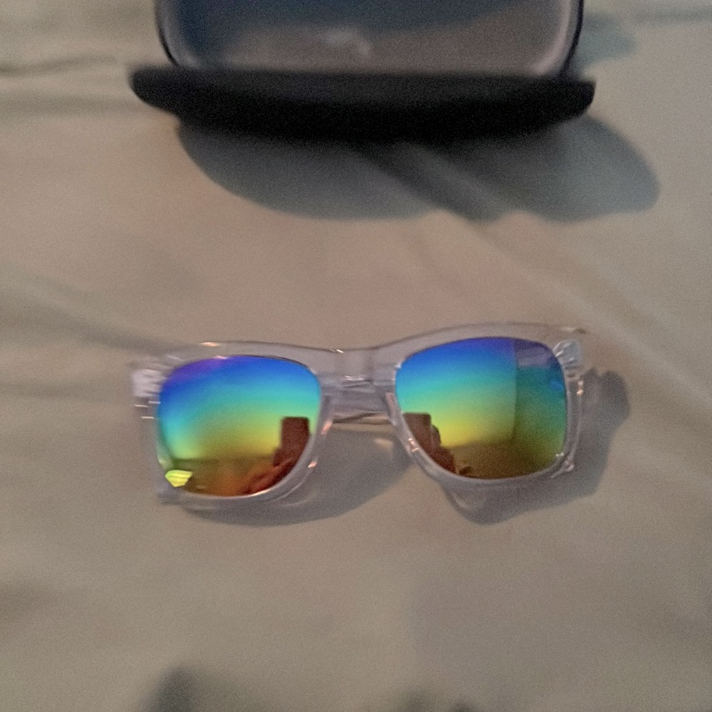 Monochrome clear boat glasses